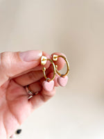 Carregar imagem no visualizador da galeria, Argola Coraçãozinho
