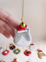 Carregar imagem no visualizador da galeria, Enfeite de Cerâmica Gatinho Noel
