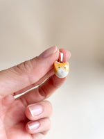 Carregar imagem no visualizador da galeria, Pingente Gato Amarelo e Branco
