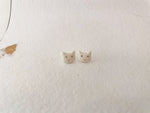 Carregar imagem no visualizador da galeria, Brinco Gatinho Branco
