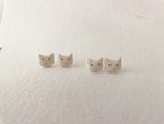 Carregar imagem no visualizador da galeria, Brinco Gatinho Branco

