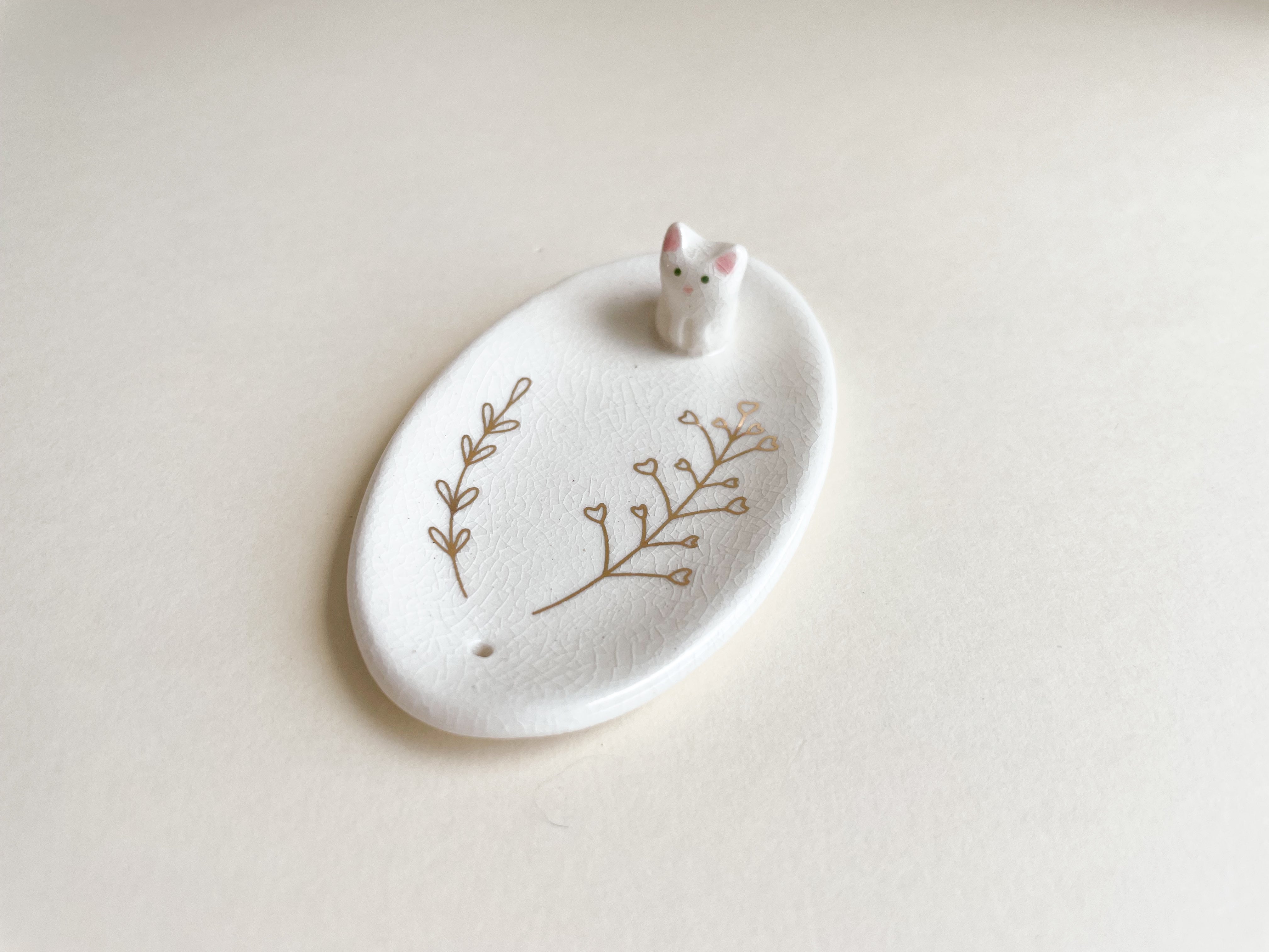 Mini Porta Joias Gatinho Branco e Raminhos Dourados