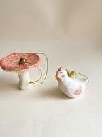 Carregar imagem no visualizador da galeria, Enfeite Galinha Natalina
