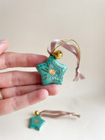 Carregar imagem no visualizador da galeria, Dupla de Enfeites Estrelas
