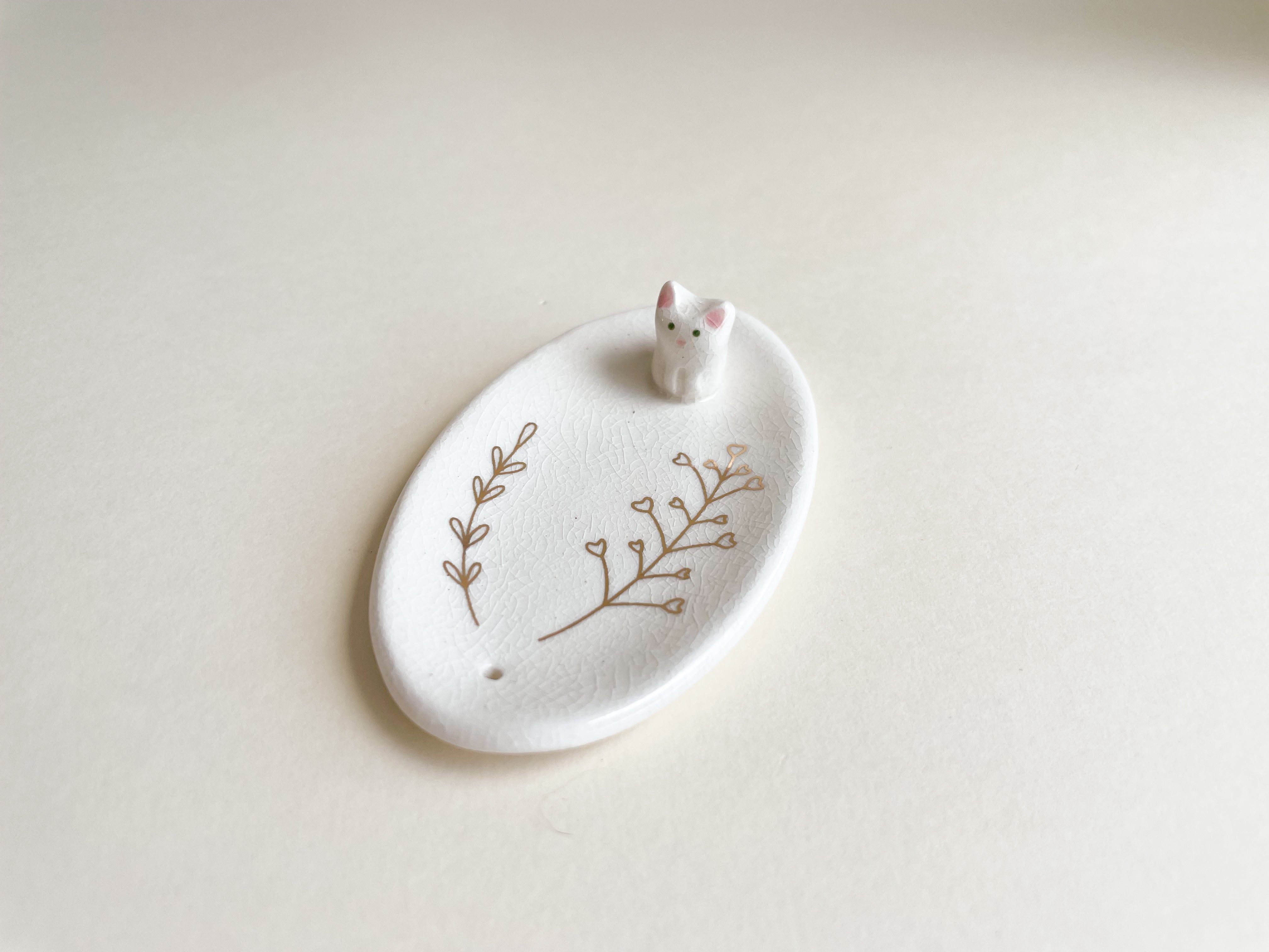 Mini Porta Joias Gatinho Branco e Raminhos Dourados