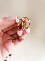 Carregar imagem no visualizador da galeria, Argola Coraçãozinho
