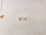 Carregar imagem no visualizador da galeria, Brinco Gatinho Branco
