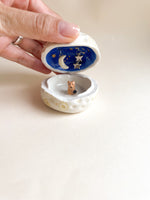 Carregar imagem no visualizador da galeria, Porta Tesouros Doguinho na Lua
