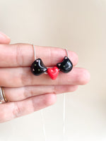 Carregar imagem no visualizador da galeria, Colar Pretinhos são amor
