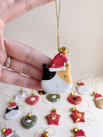 Carregar imagem no visualizador da galeria, Enfeite de Cerâmica Gatinho Noel
