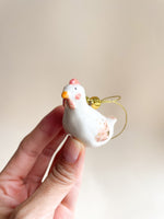 Carregar imagem no visualizador da galeria, Enfeite Galinha Natalina
