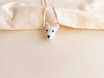 Carregar imagem no visualizador da galeria, Colar Cãozinho Branco
