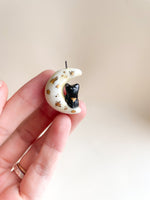 Carregar imagem no visualizador da galeria, Pingente Gato Preto na Lua
