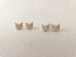 Carregar imagem no visualizador da galeria, Brinco Gatinho Branco
